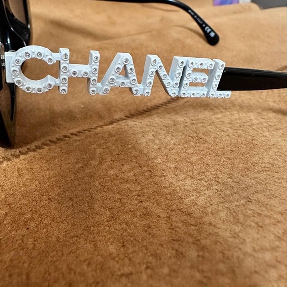 Chanel Acetate & Strass Sunglasses never worn brand new. Too big for my face. - Picture 9 of 9